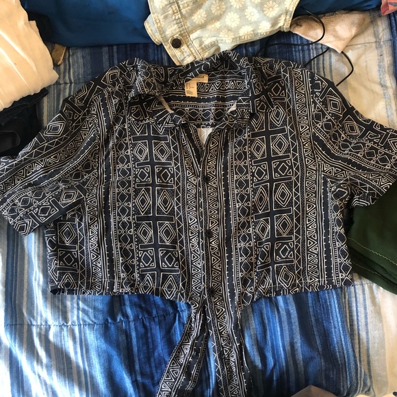 Custom Hawaiian Croptop - Picture 2 of 3